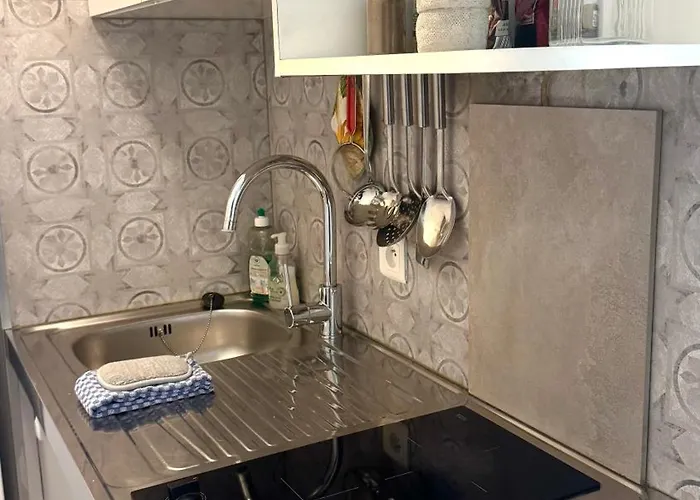 Mediterranee, 2 Pieces Tres Calme, Clime, Centre Мантон